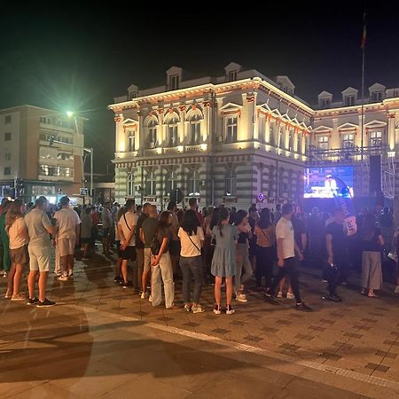Central Trei Camere باكاو المظهر الخارجي الصورة