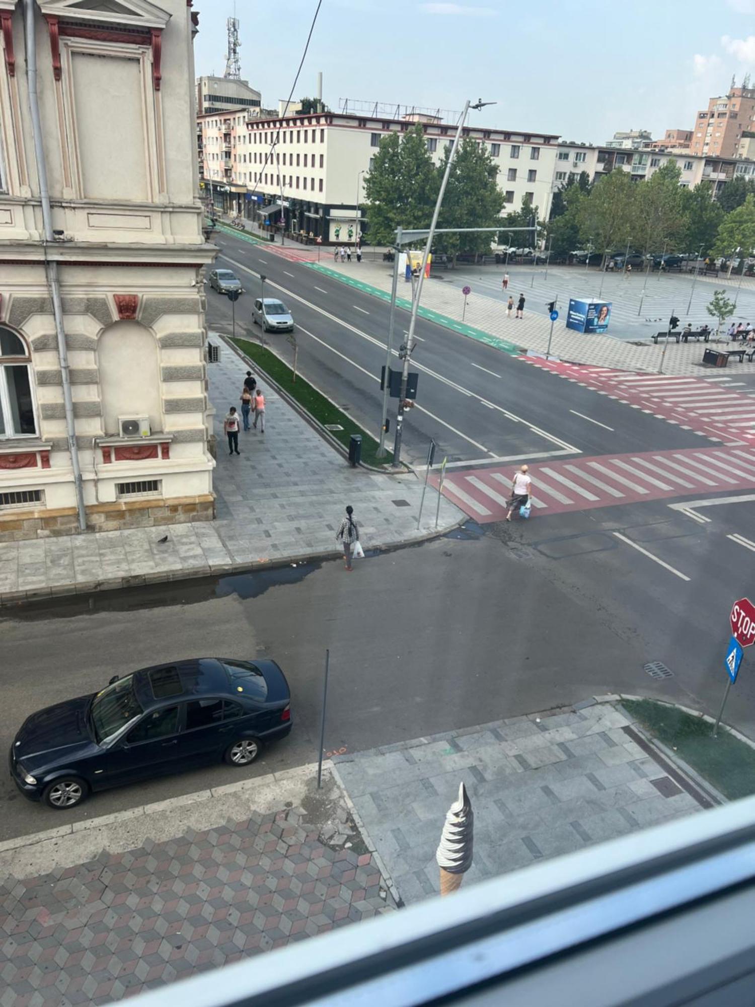 Central Trei Camere باكاو المظهر الخارجي الصورة